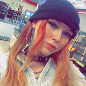 Meet your Posher, Ava